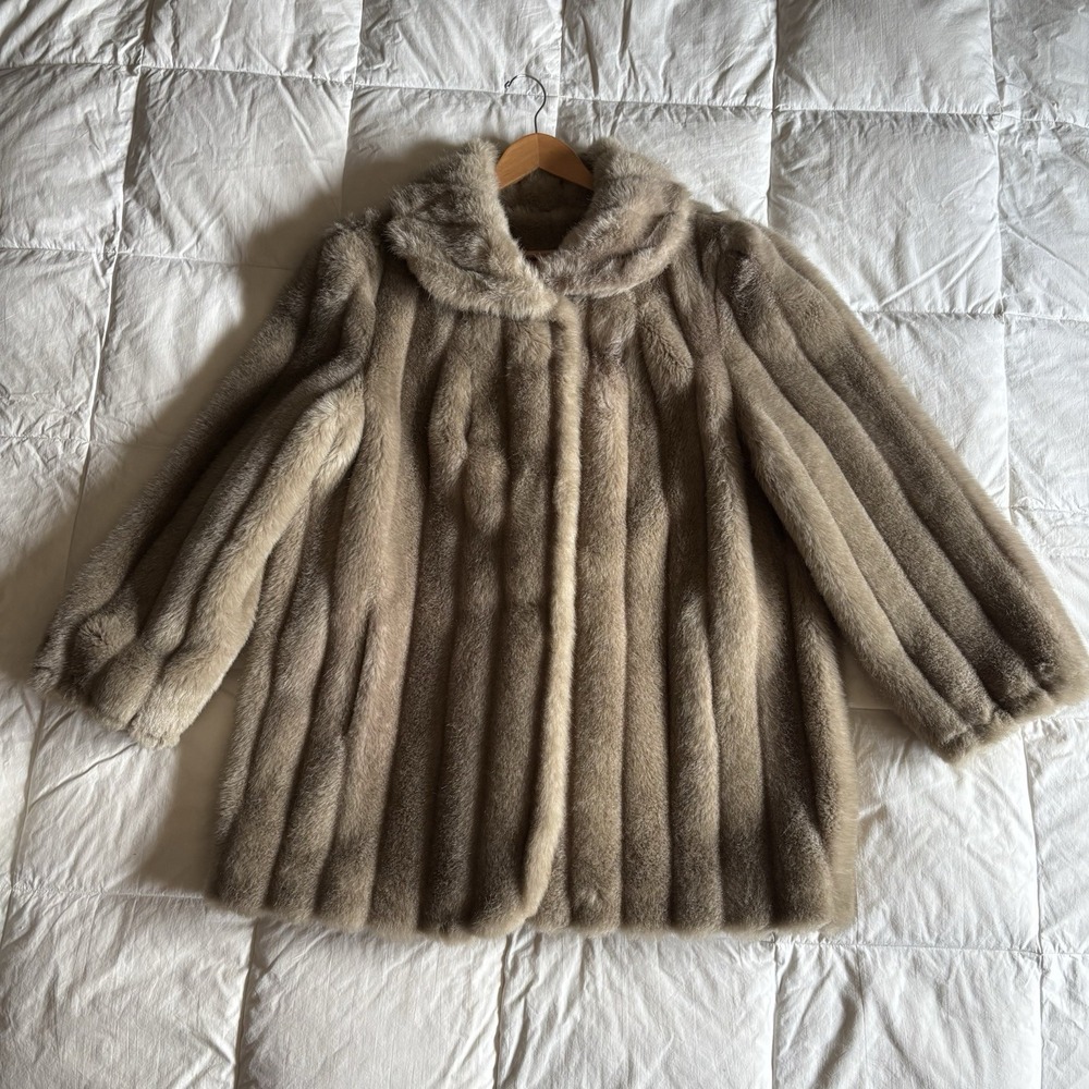 Vtg 80s Jordache Faux Fur Coat Womens 18 1/2 Tan Glam Mob Wife Holiday Iconic